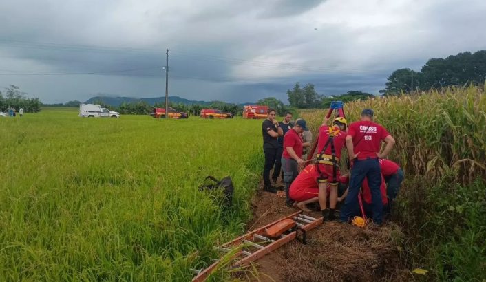 {5A3CF098-B737-484F-829A-5A809BBF45F8}