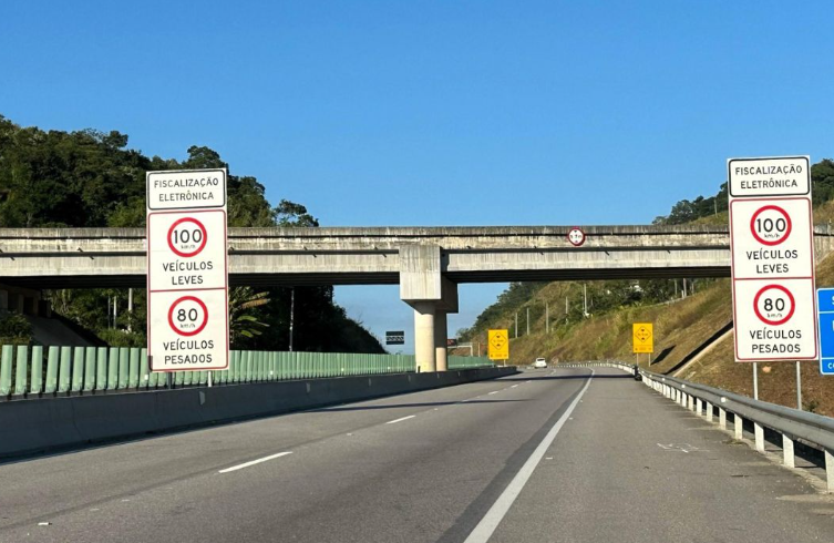 {7B784CE8-29B5-4C33-8B98-28E194BE3F43}